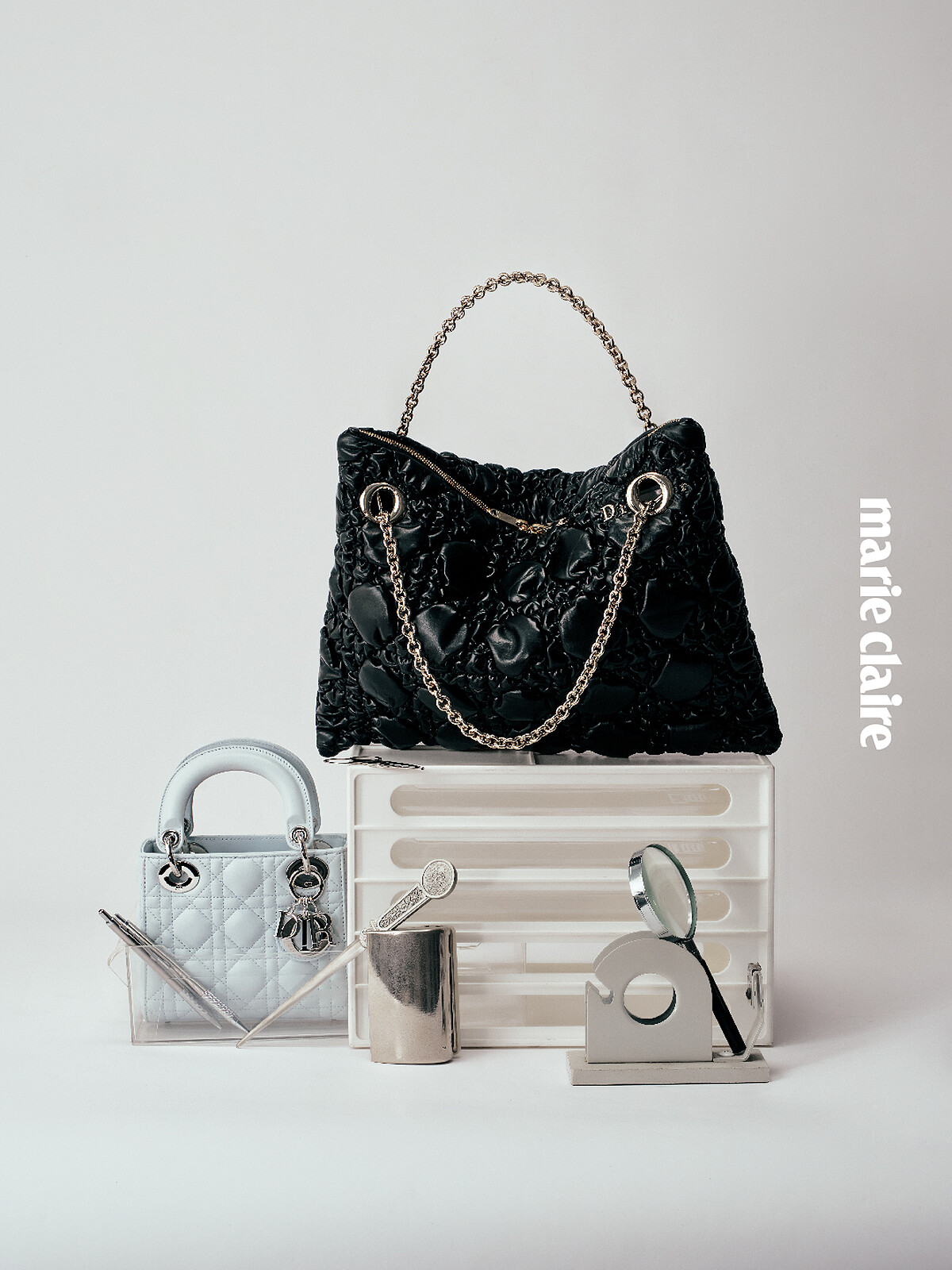 黑色Dior Crunchy中型包、淺藍色羊皮 Lady Dior 小型包，both by Dior。