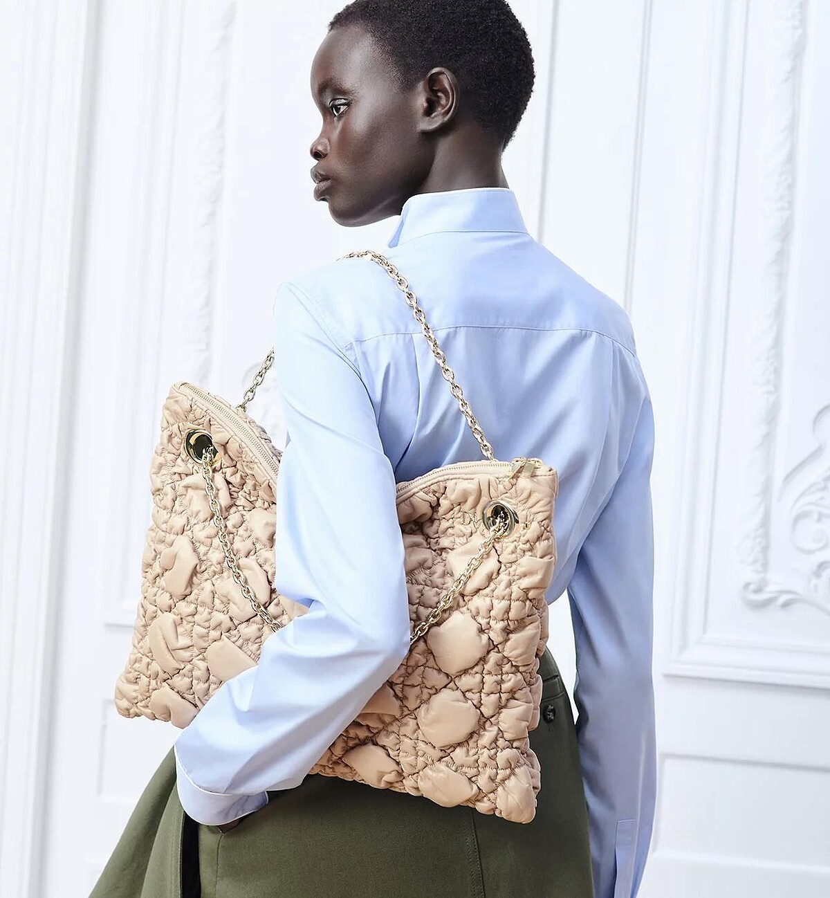 Dior推出全新2026春夏包款Dior Crunchy。