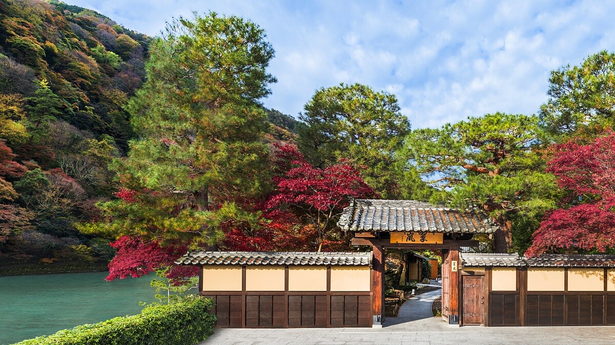 旅店開箱｜京都嵐山「翠嵐豪華精選酒店」：保津川第一排的皇室舊址，39間客房與露天溫泉坐擁嵐山景色