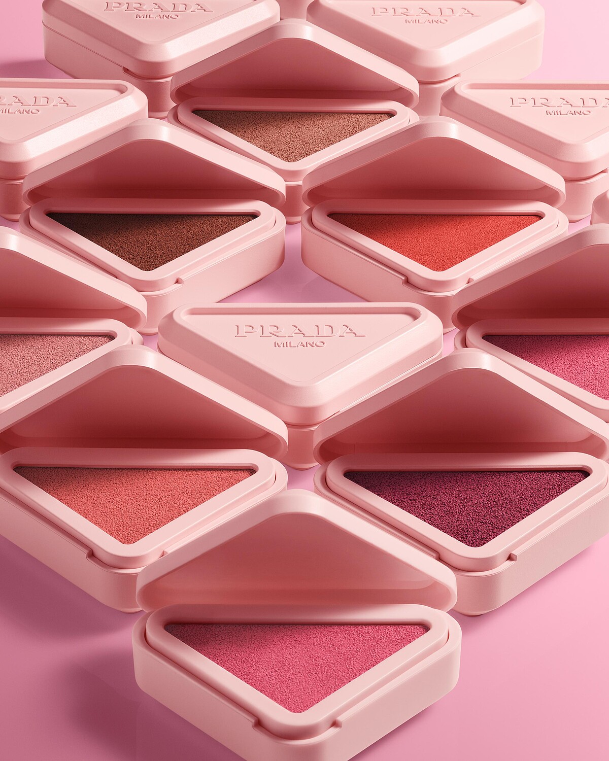 PRADA 輕霧暈染腮紅 共8色，NT1,550