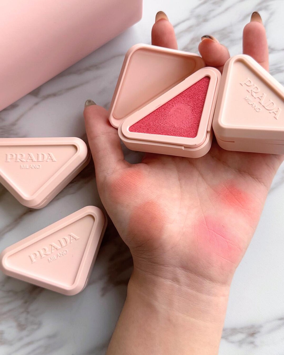 PRADA 輕霧暈染腮紅 共8色，NT1,550