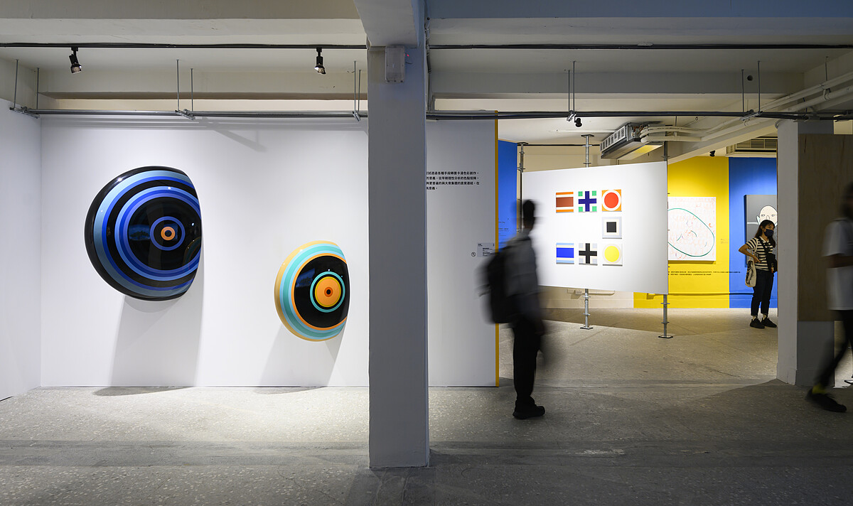 藝術銀行10周年特展「上半場比數 10：10」（2023）邀請胡永芬研究選件，精選40位藝術家，以10年前與近年作品對照，呈現創作發展與初心的流變。