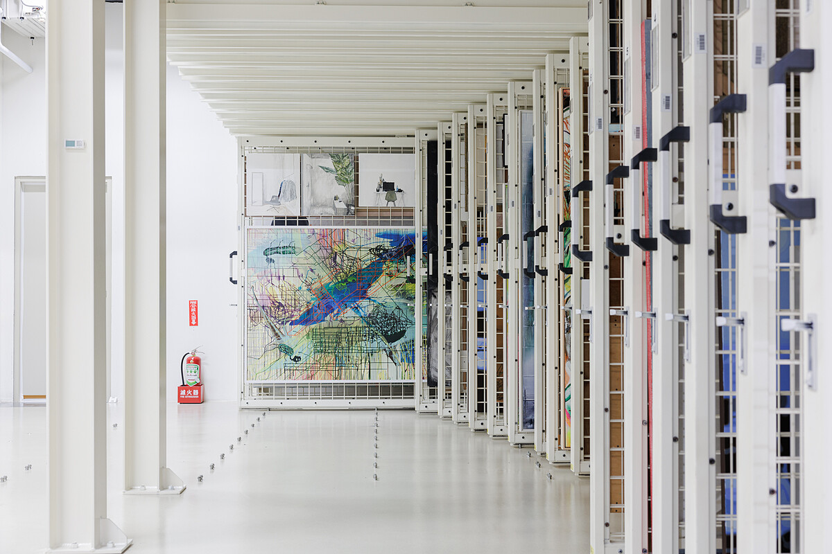 藝術銀行至2013年迄今已購藏1100多位藝術家、共3300多件藝術品，富有龐大且充實的藝術資訊。