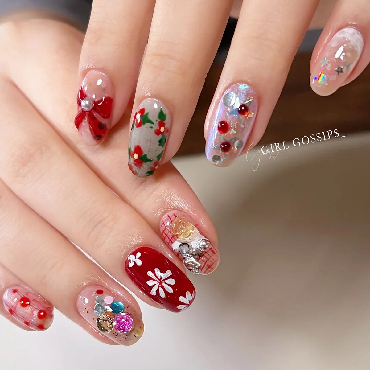 昭和復古花卉美甲範本(Photo/小紅書@Girl Gossips_)