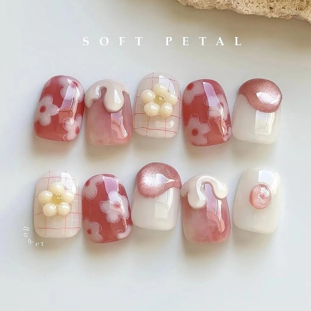 異材質立體花卉美甲範本(Photo/小紅書@Barbie nails)