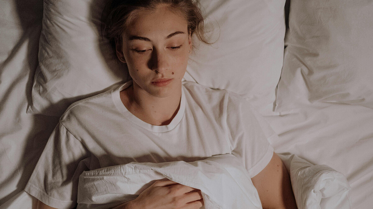 別再無效減肥！風靡歐美的「微餓瘦身覺」：科學證實睡對了脂肪多減55%！睡前這8招先存起來