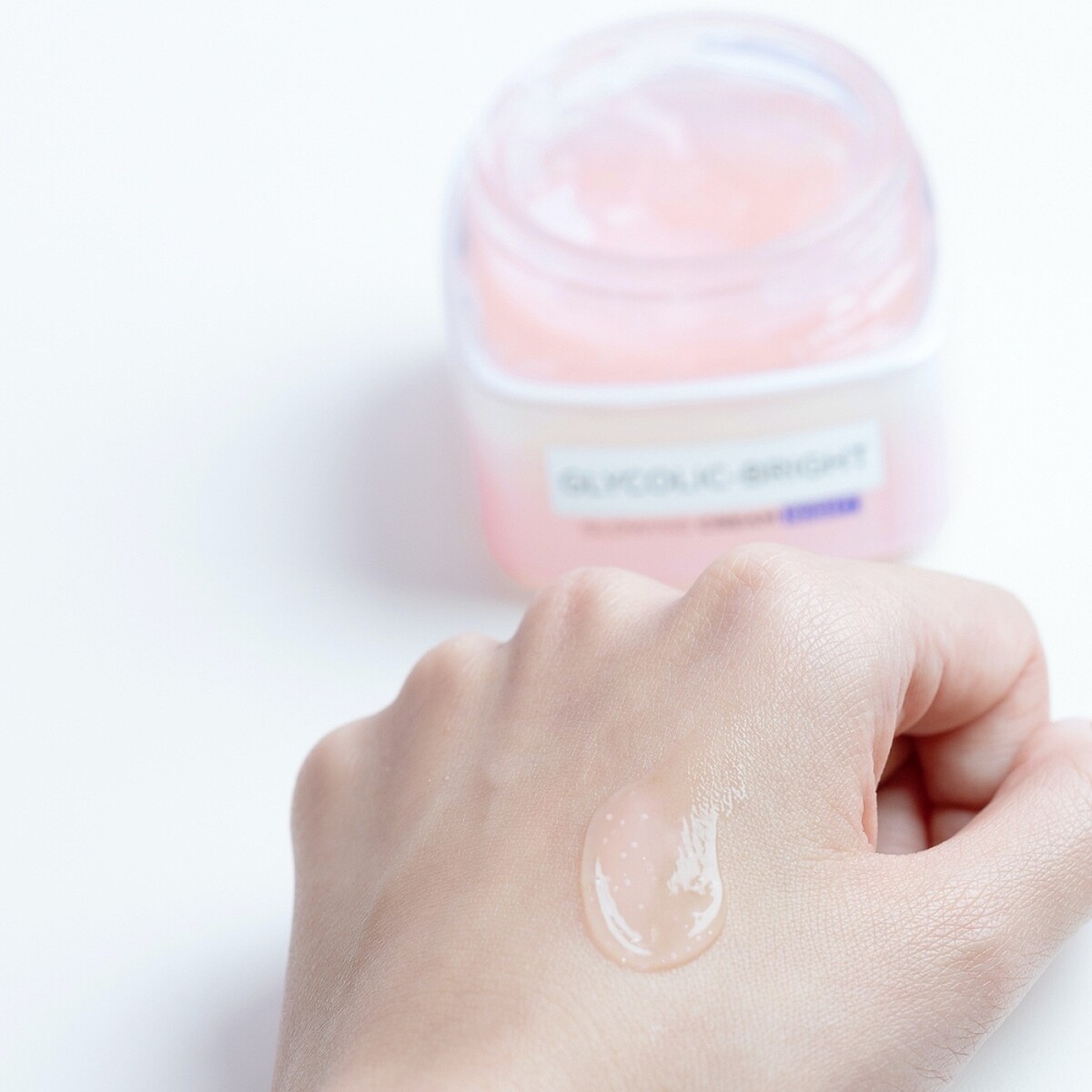 巴黎萊雅淨亮微晶霜質地