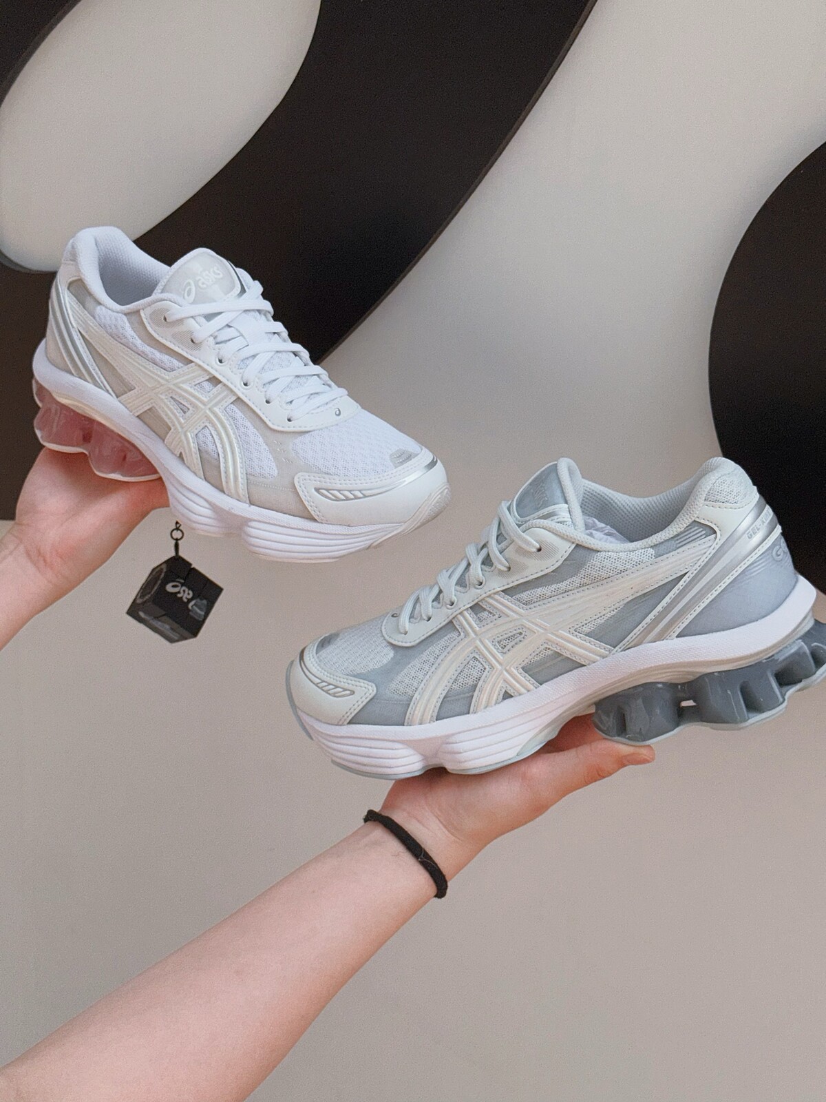 ASICS GEL-KINETIC FLUENT，NT$5,980。