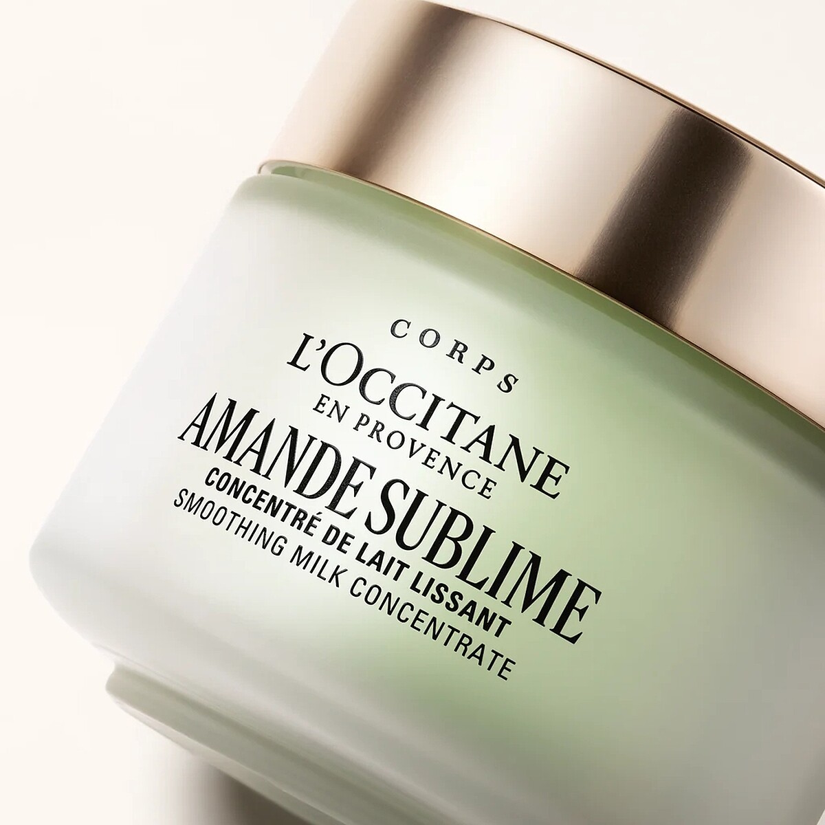 歐舒丹杏仁極緻緊膚凝霜75ml，NT1,080、200ml，NT2,380、補充包200ml，NT2,140