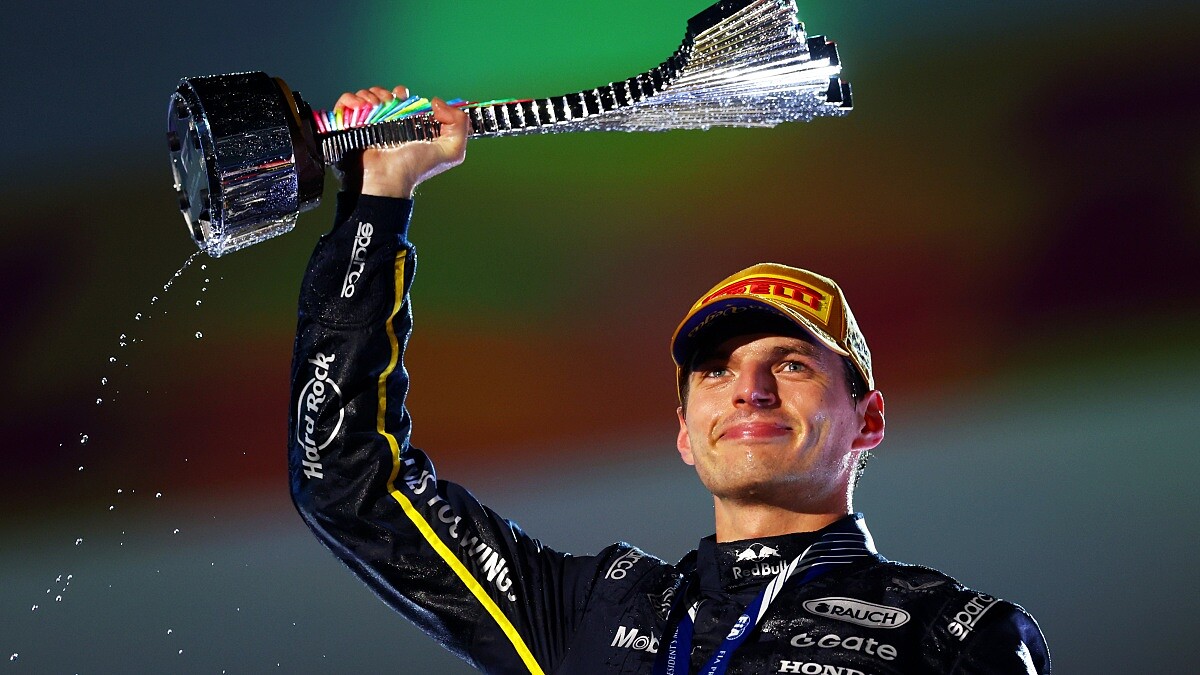 是鬼娃恰吉還是四冠王者？馬克斯・維斯塔潘如何在爭議與勝利之間，成為F1賽車最難被定義的存在