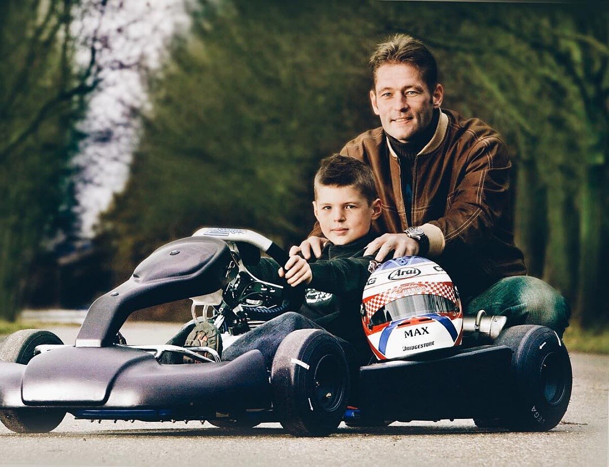 父親為前一級方程式賽車手。