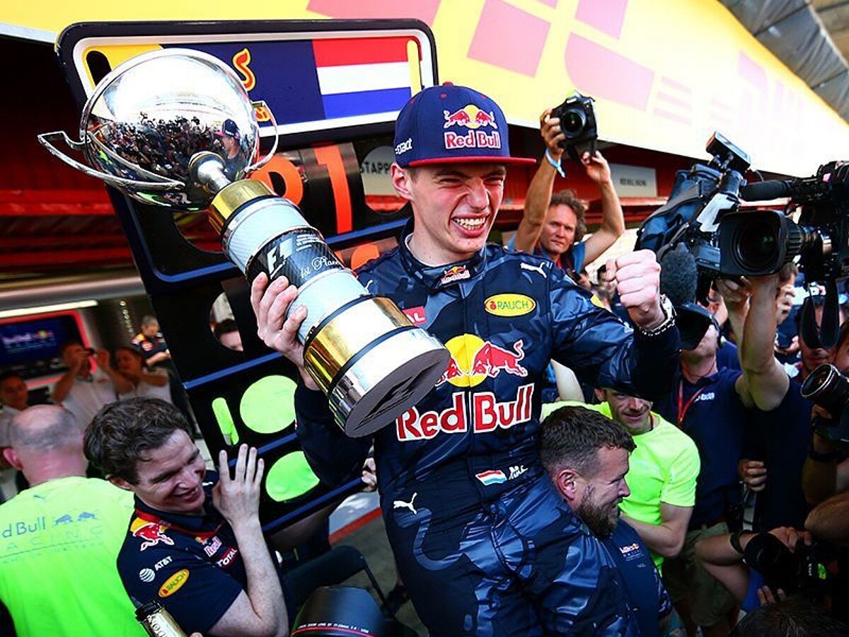 2016年 Max 在西班牙大獎賽上首度代表車隊參賽，以18 歲又 228 天年紀拿下 F1 最年輕分站冠軍。