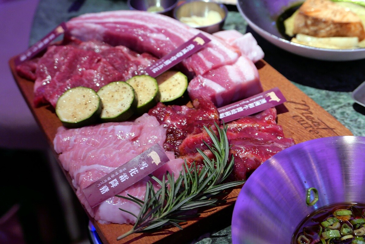 融合日、韓燒烤方式。