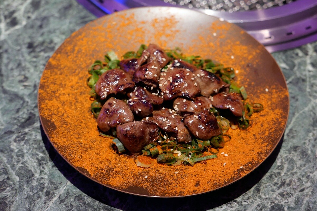 炭香十足的雞心。