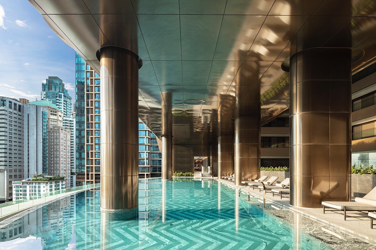 高空無邊際泳池。