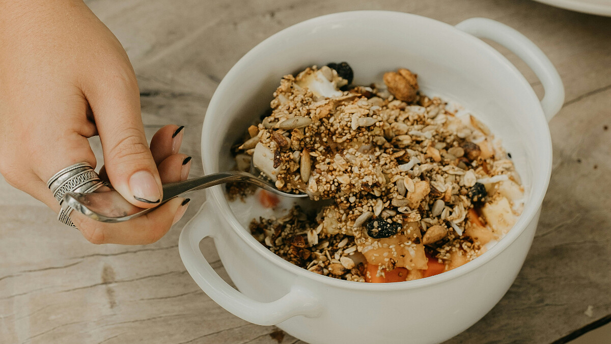 水煮餐吃到怕？3道「芝麻鹽涼拌」消水腫神菜食譜公開：5分鐘搞定、清爽鮮甜，連吃一週也不膩