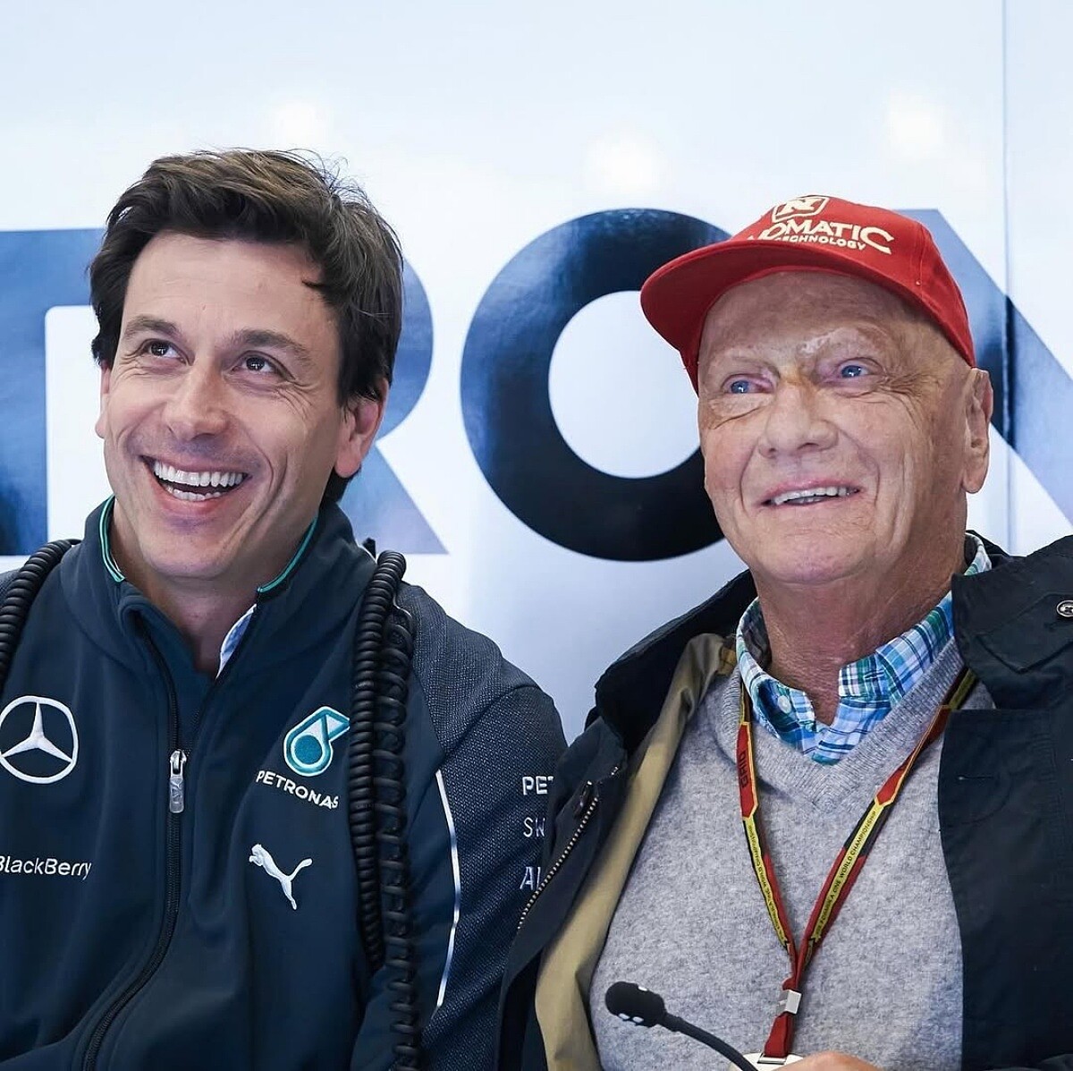 Toto Wolff 和 F1 傳奇賽車手尼基・勞達（Niki Lauda），共同領導賓士車隊。