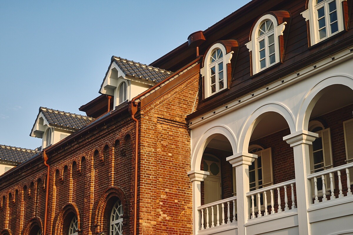 建築位在長崎國家指定的傳統建築群保存地區內，因此得以保留下完整的外觀。