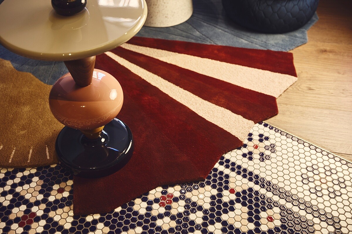 地毯圖案取自出島海岸線的形狀。