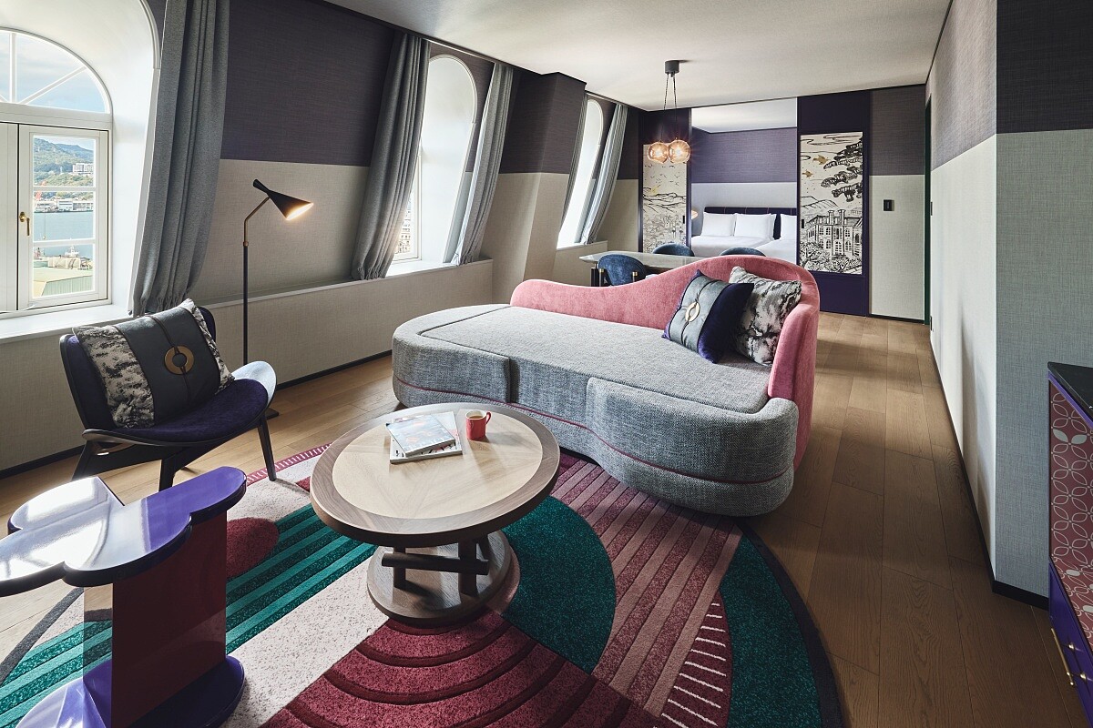 為使旅人得到舒適的休憩空間加入當代設備。