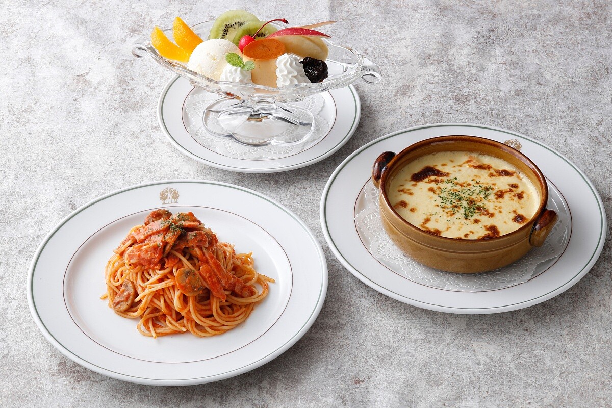 「蝦仁焗飯」與「拿坡里義大利麵」與「布丁 &agrave; la mode」是必吃料理。