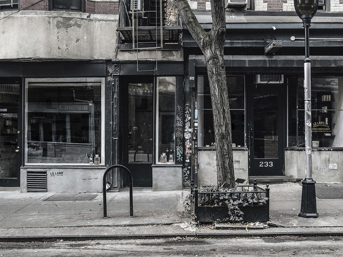 《The Essence of Slow Perfumery》Lab Nolita。