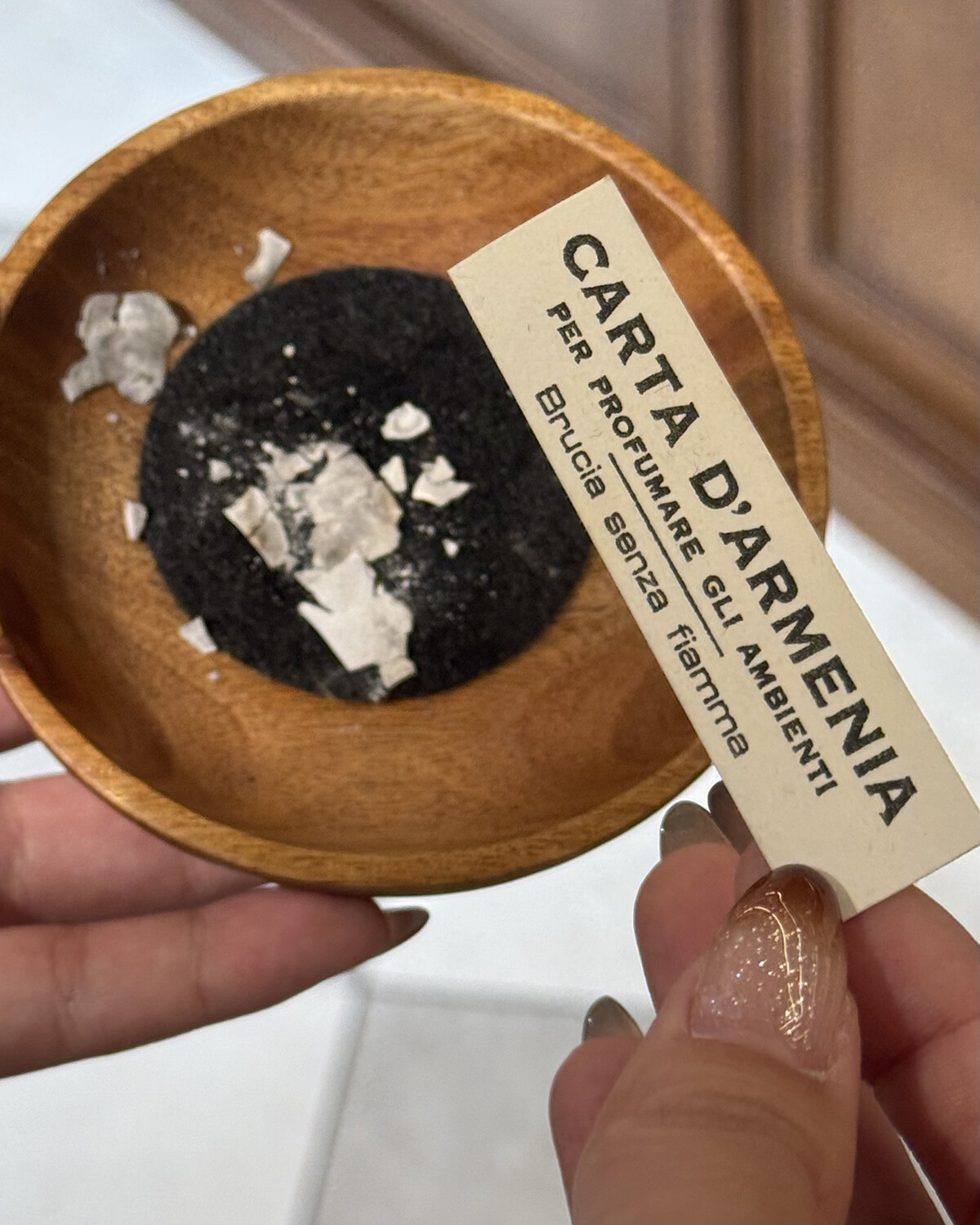 Photo/ Olivia，Santa Maria Novella Carta d&rsquo;Armenia 薰香紙