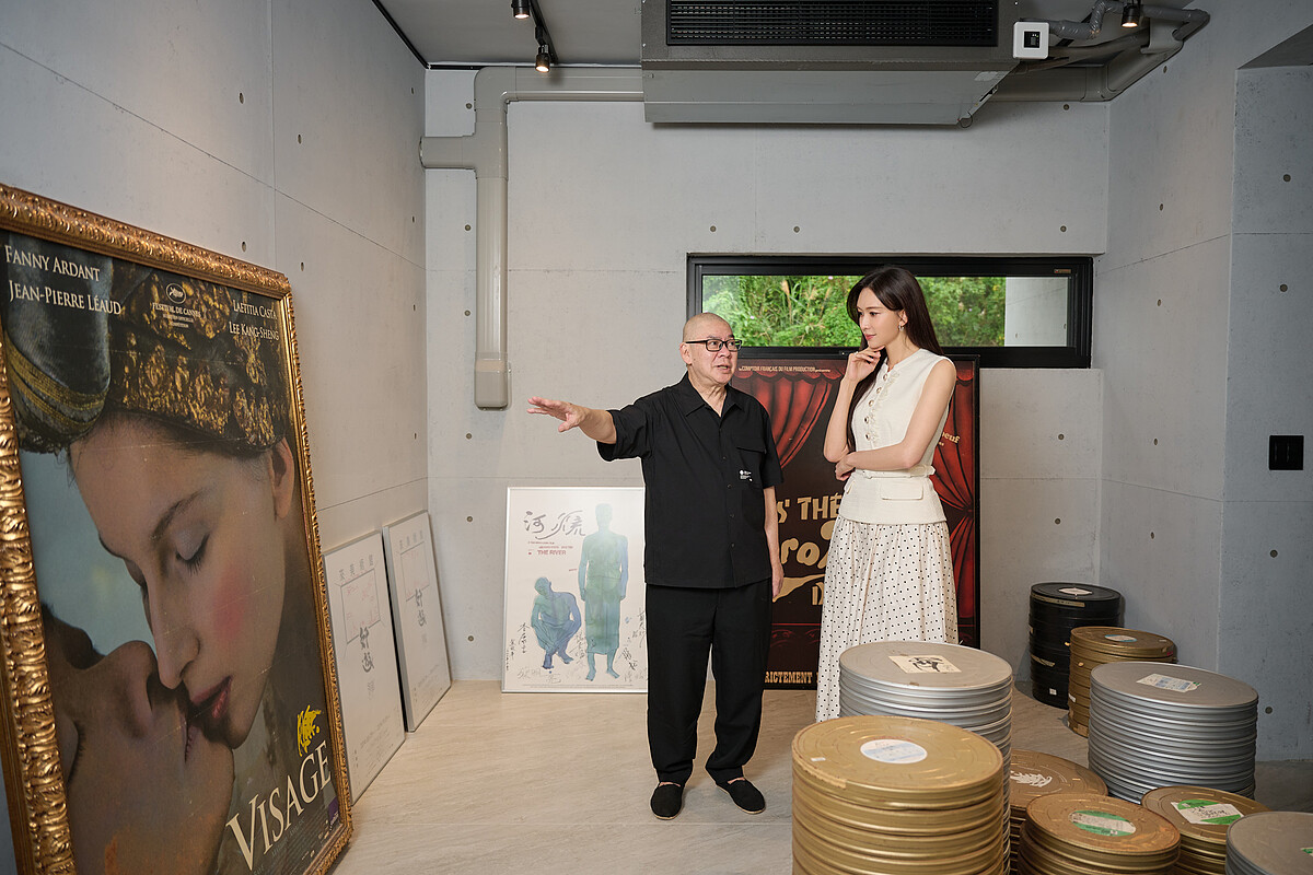 林志玲現身蔡明亮藝術空間看展