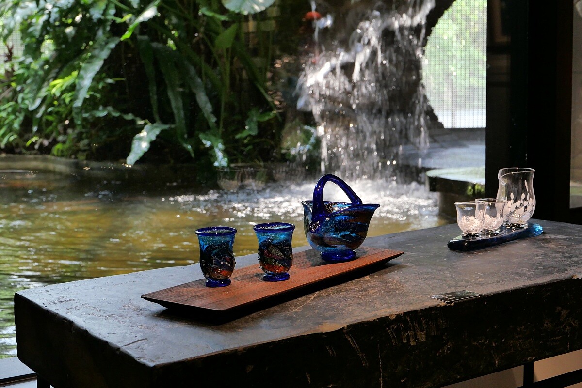 目前正在展出日本口吹玻璃藝術家田中英樹《璀璨之春》的玻璃造型藝術展。