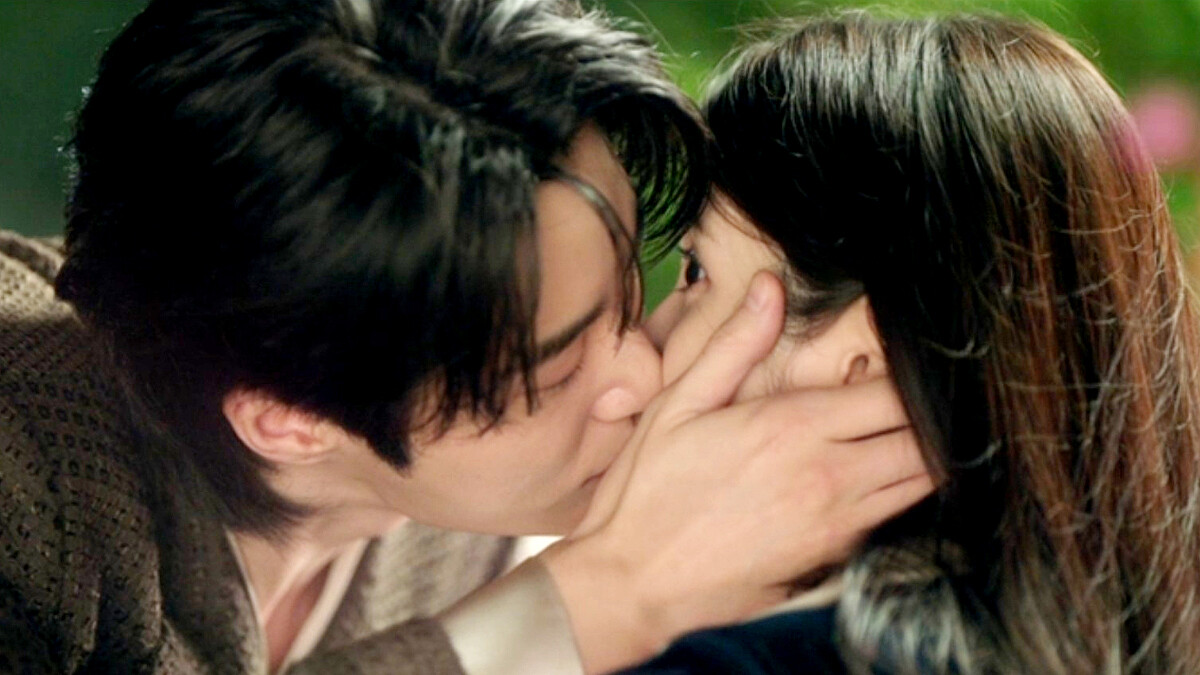 《21世紀大君夫人》分集劇情: 邊佑錫IU｢宮牆吻」掀高潮！霸氣護妻公主抱，瘋狂迷戀弄假成真？(持續更新中)