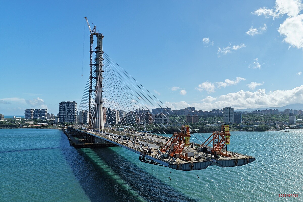 淡江大橋是全世界最大的單塔不對稱斜張橋。