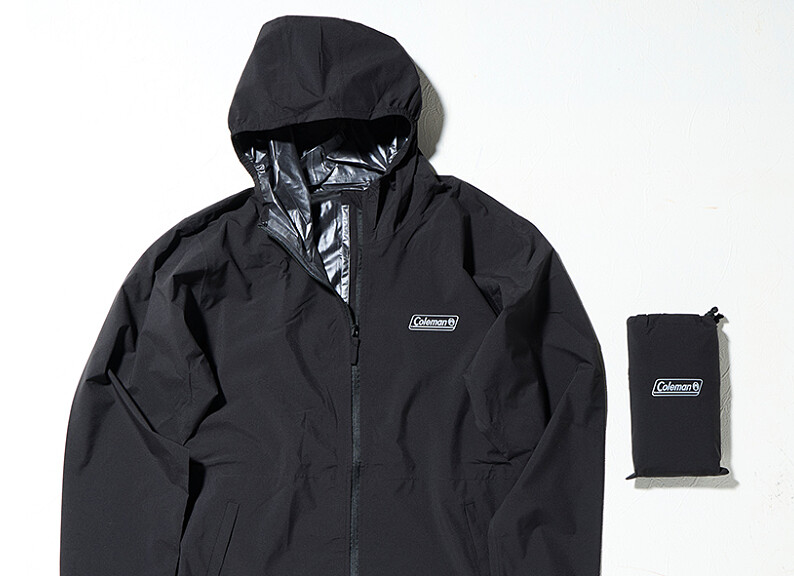 Coleman X LAWSON推出防水Rain Parka外套，同時附上收納袋，方便出門使用。