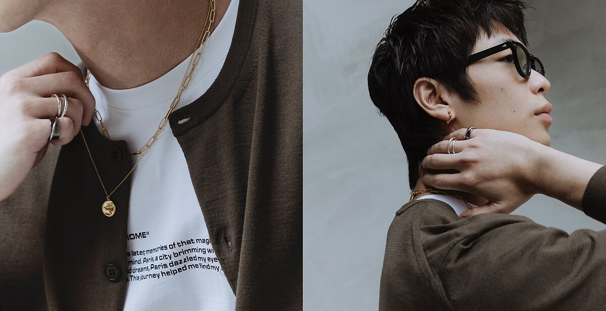 左：立體雙圈戒指、俐落線條開口戒指、摩登橢圓鍊式長項鍊、亮面金幣造型項鍊。右：扭紋圈型擁抱夾式耳環、立體雙圈戒指、俐落線條開口戒指。