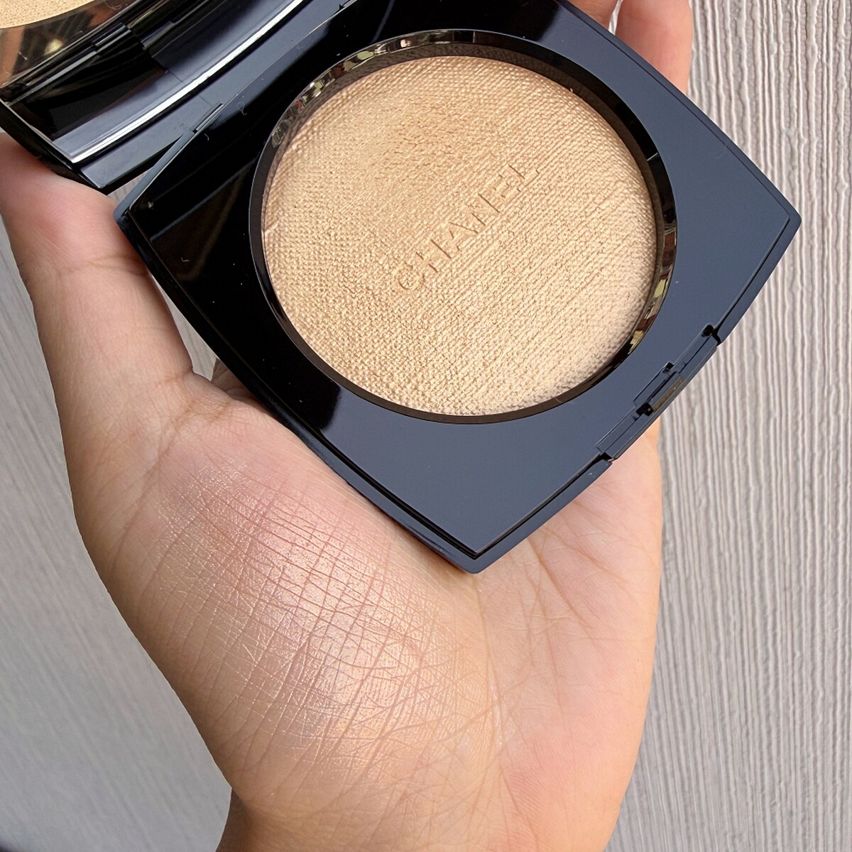 香奈兒原生美肌亮采盤#夏日手部試色。