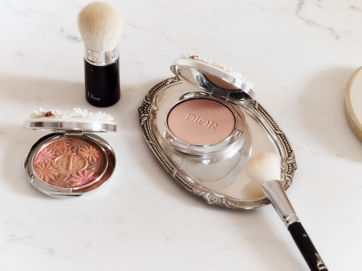 (左)迪奧超完美持久修容餅限量版8g，NT2,650(官網獨賣)