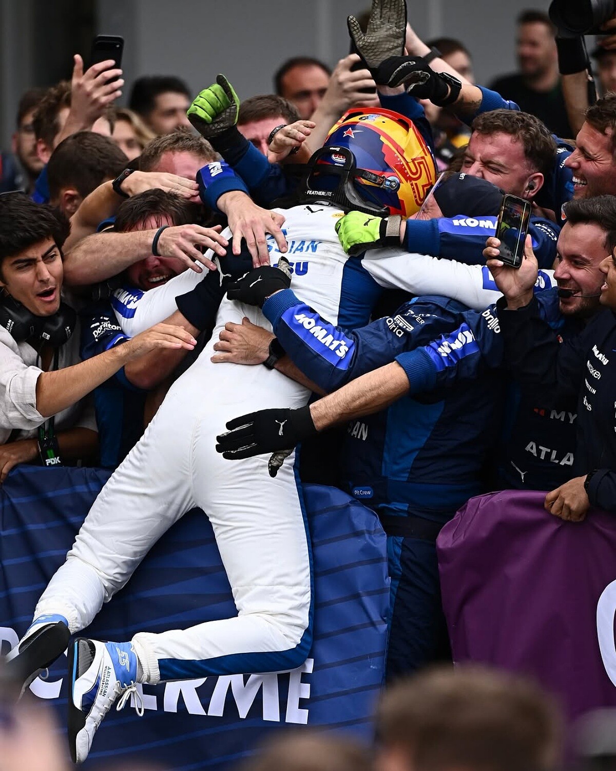 2025年亞塞拜然大獎賽勇奪第三名，為威廉斯拿下睽違四年來的第一個頒獎台。