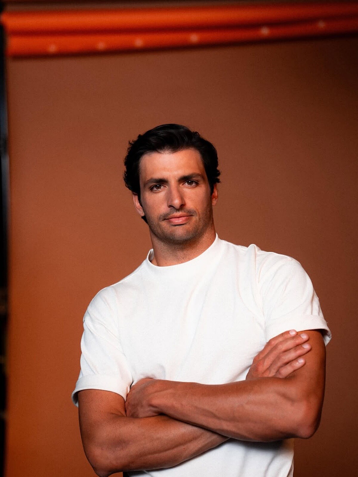 Carlos Sainz Jr. 的好品味，被萊雅（L'Or&eacute;al）任命為巴黎萊雅全球大使。