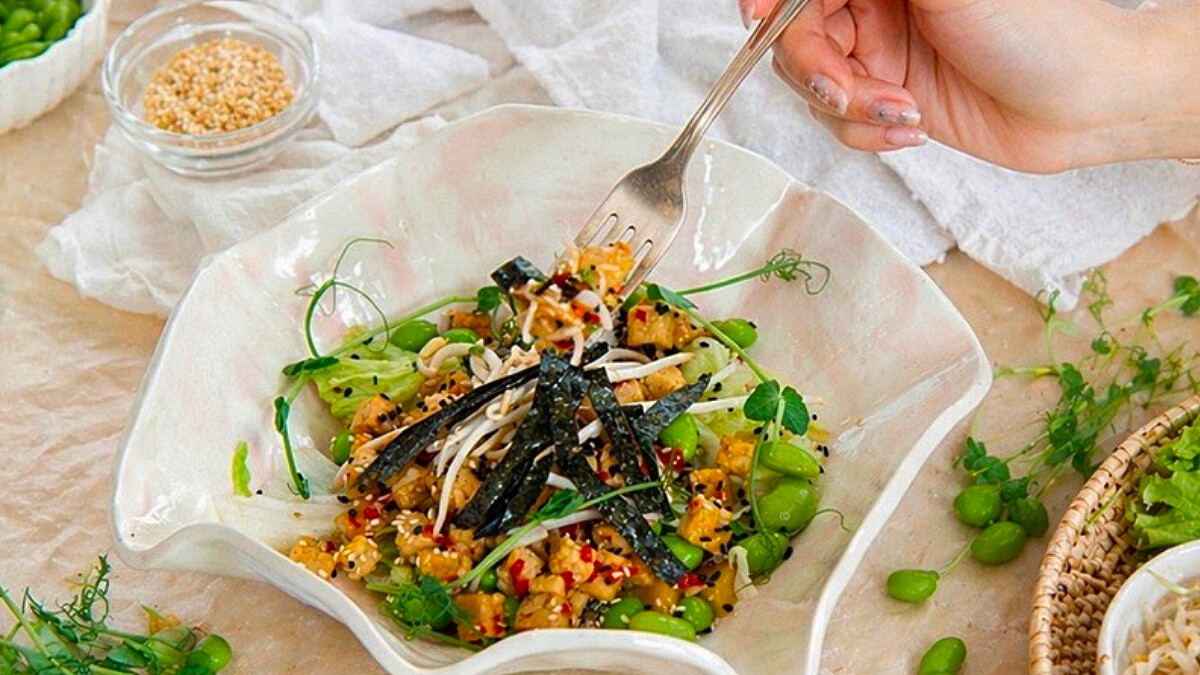 為什麼妳該居家自製「藜麥毛豆嫩雞丁」？超商熱銷涼菜升級版：成本更省、營養翻倍，專家揭秘三大關鍵！