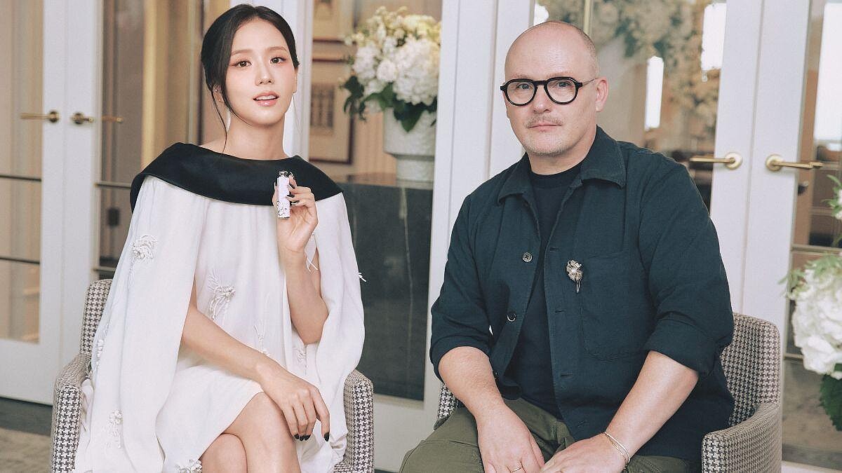 Jisoo親曝2026計畫！DIOR癮誘鏡面水光唇膏美到發光，同款色號＋兩大水光妝效一次看