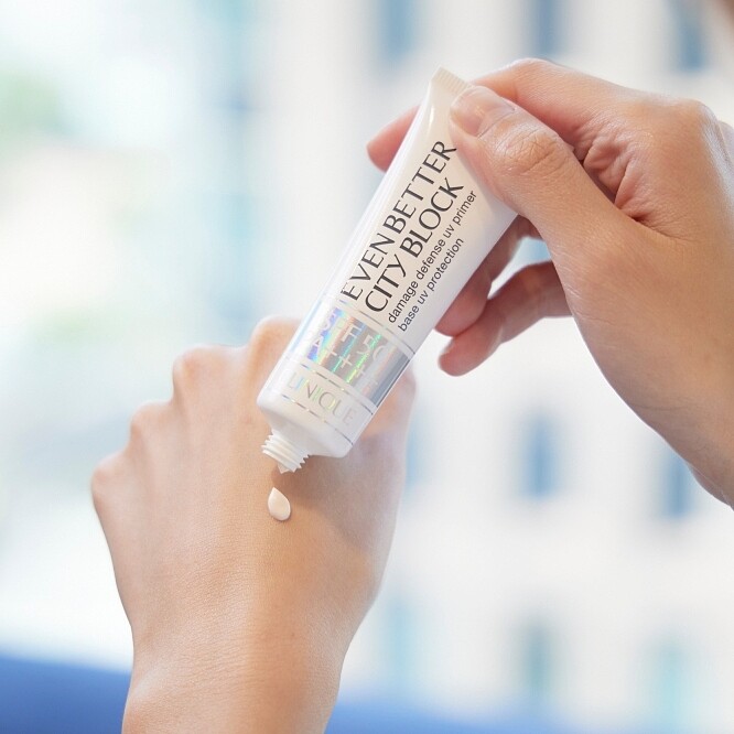 倩碧勻淨亮膚UV隔離乳質地。