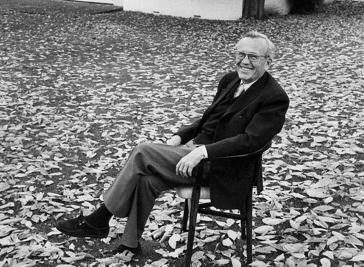 為丹麥家具設計大師 Finn Juhl。