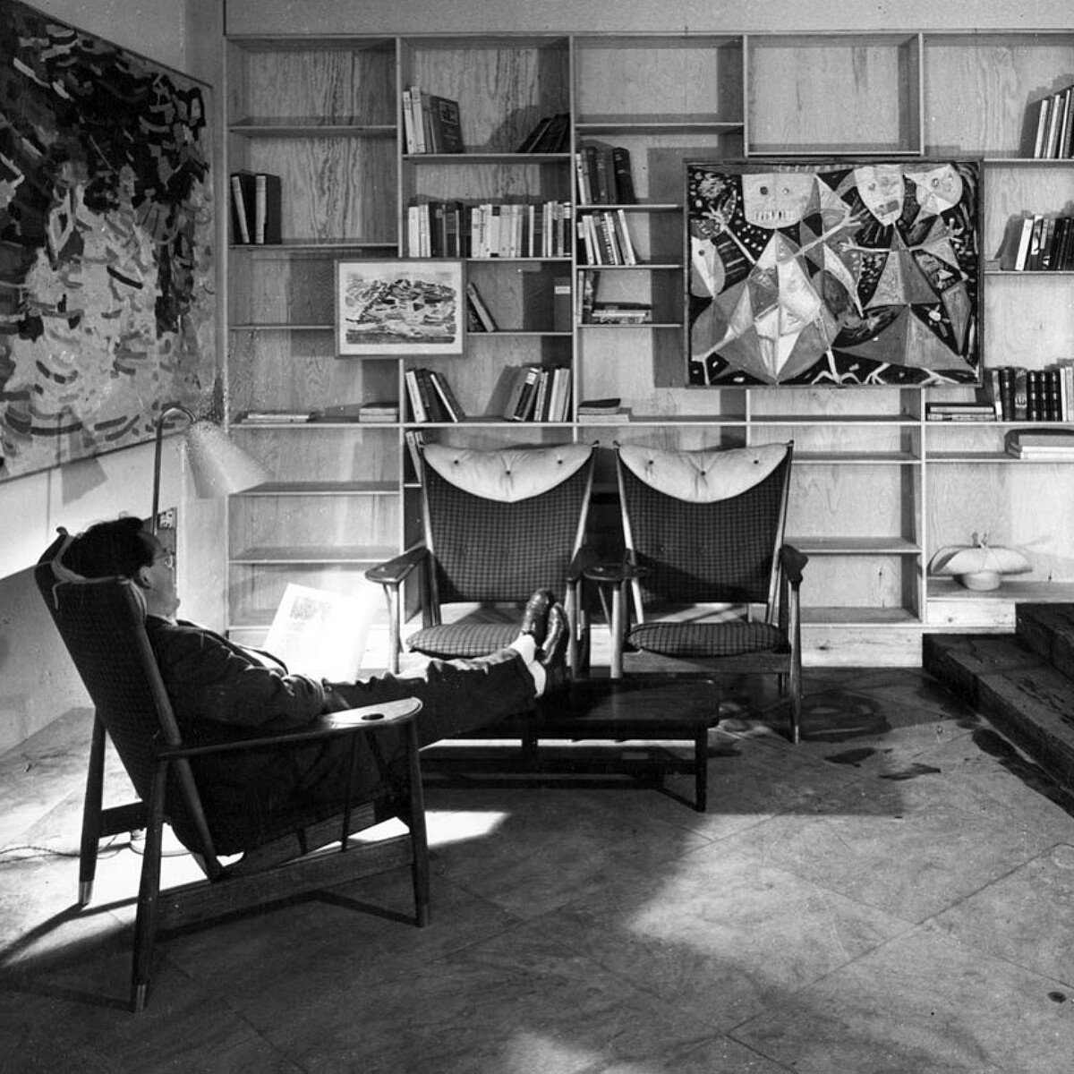 Finn Juhl 對武器意象有特殊的執念。