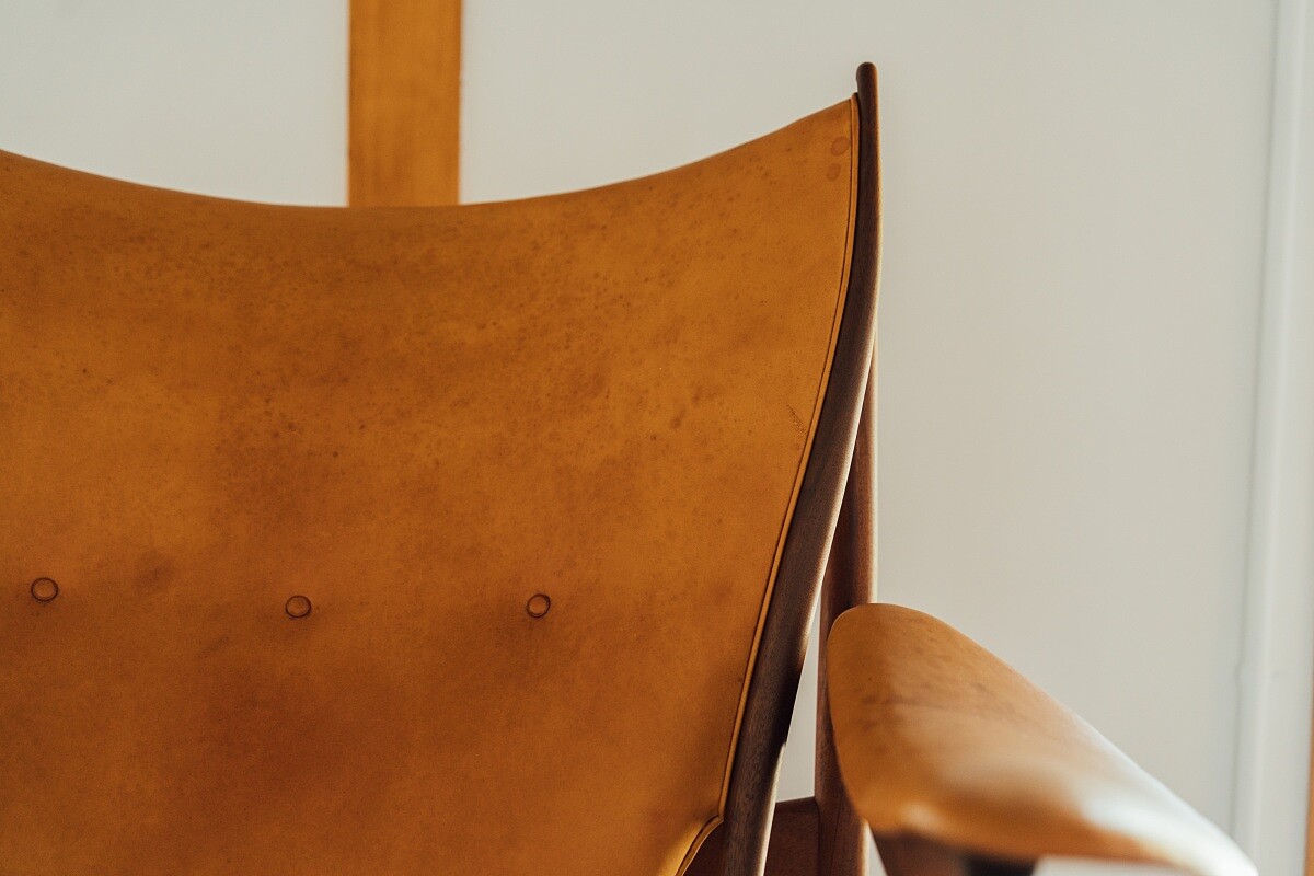 現代版酋長椅的扣子從過去的三個改為四個。