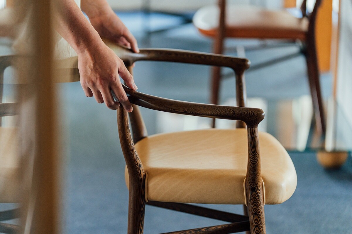 44號椅（FJ 44 Bone Chair）是 Finn Juhl 設計歷程中最重要的轉折。