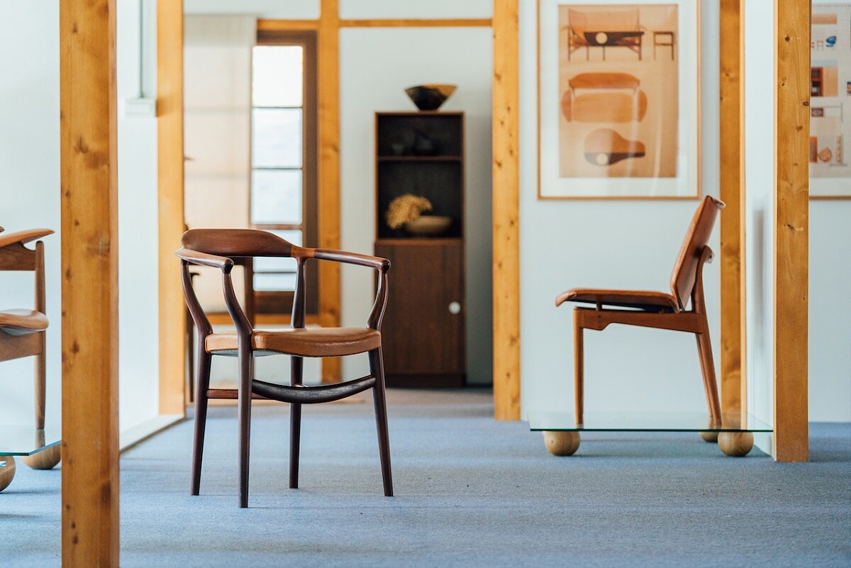 The VG Living 特別設計了透明球體玻璃展台。