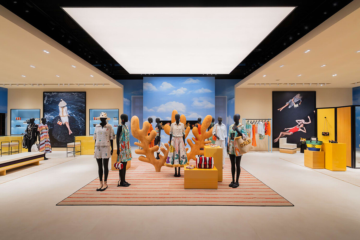 這座佔地約300平方公尺的限定空間，有許多限定的度假商品，非常值得這一季夏天所擁有。