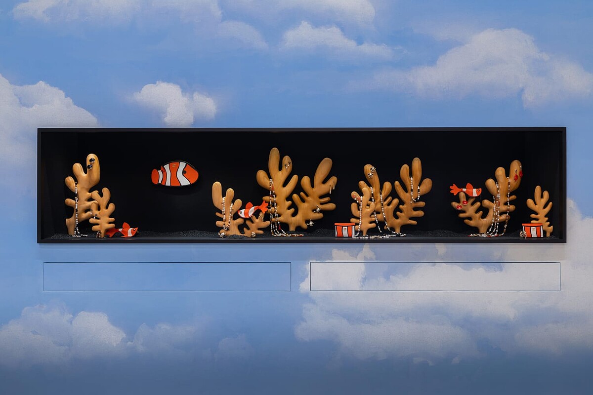 COCO BEACH系列如同海底總動員，美人魚，螃蟹，貝殼甚至小丑魚都被藝術總監Matthieu Blazy請上岸。