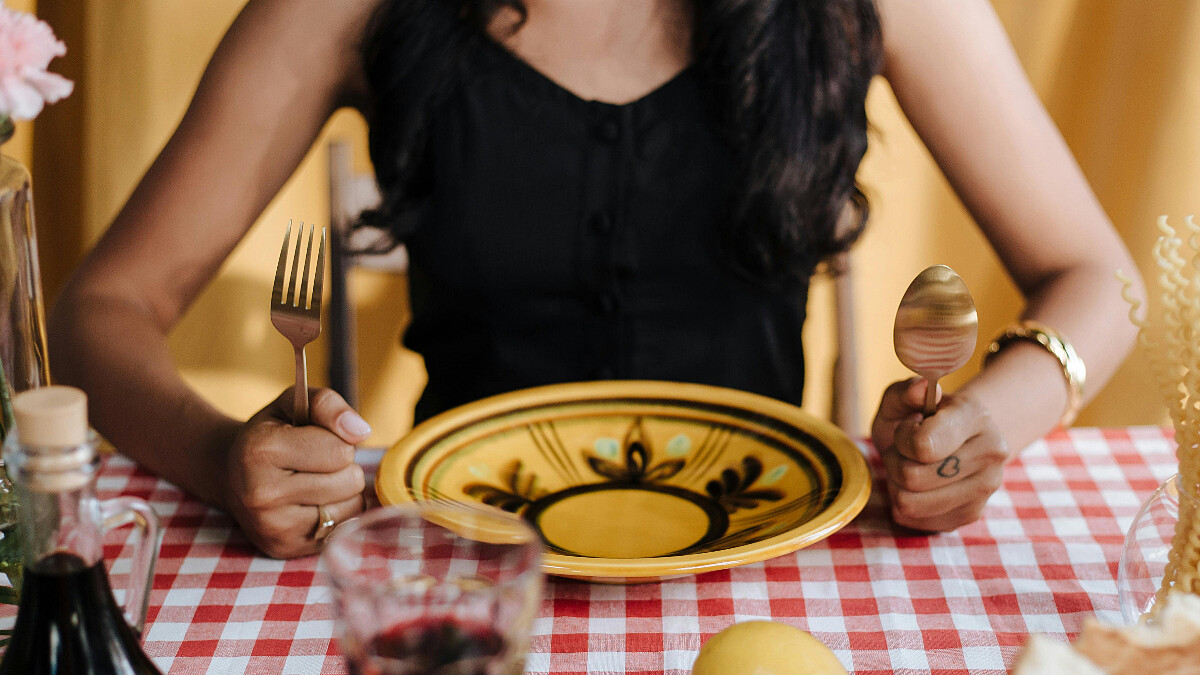 「胃被撐大真的縮得回去！」掌握這8個科學關鍵，不挨餓也能重拾「後天小鳥胃」！