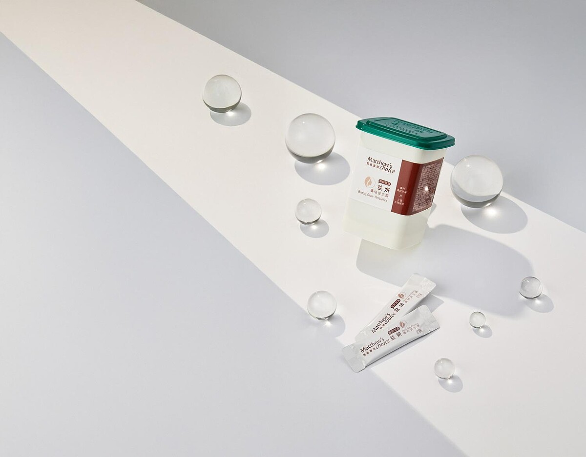 優格品牌馬修嚴選全新推出益妍優格益生菌，從好菌出發，搭配三重水潤補給，為日常美妍打底。圖／馬修嚴選提供