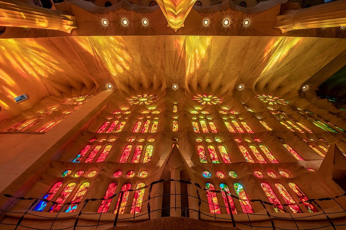 位處中央、高達172.5公尺的「耶穌基督塔」近日正式封頂。